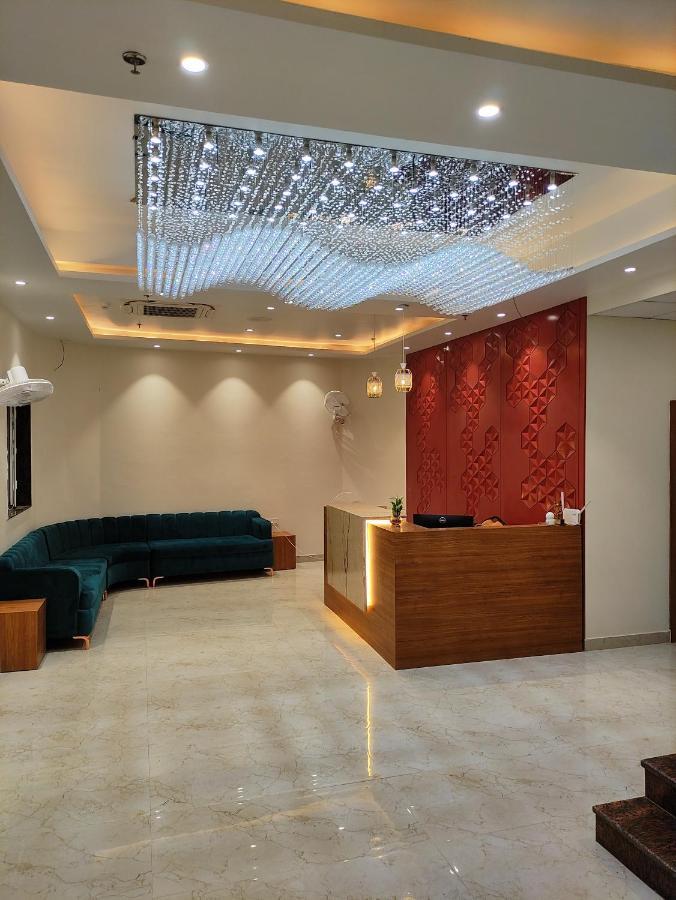 Hotel Satsang Grand พาราณสี ภายนอก รูปภาพ