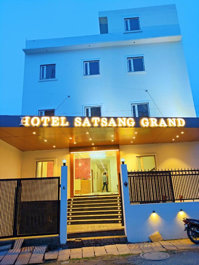 Hotel Satsang Grand พาราณสี ภายนอก รูปภาพ