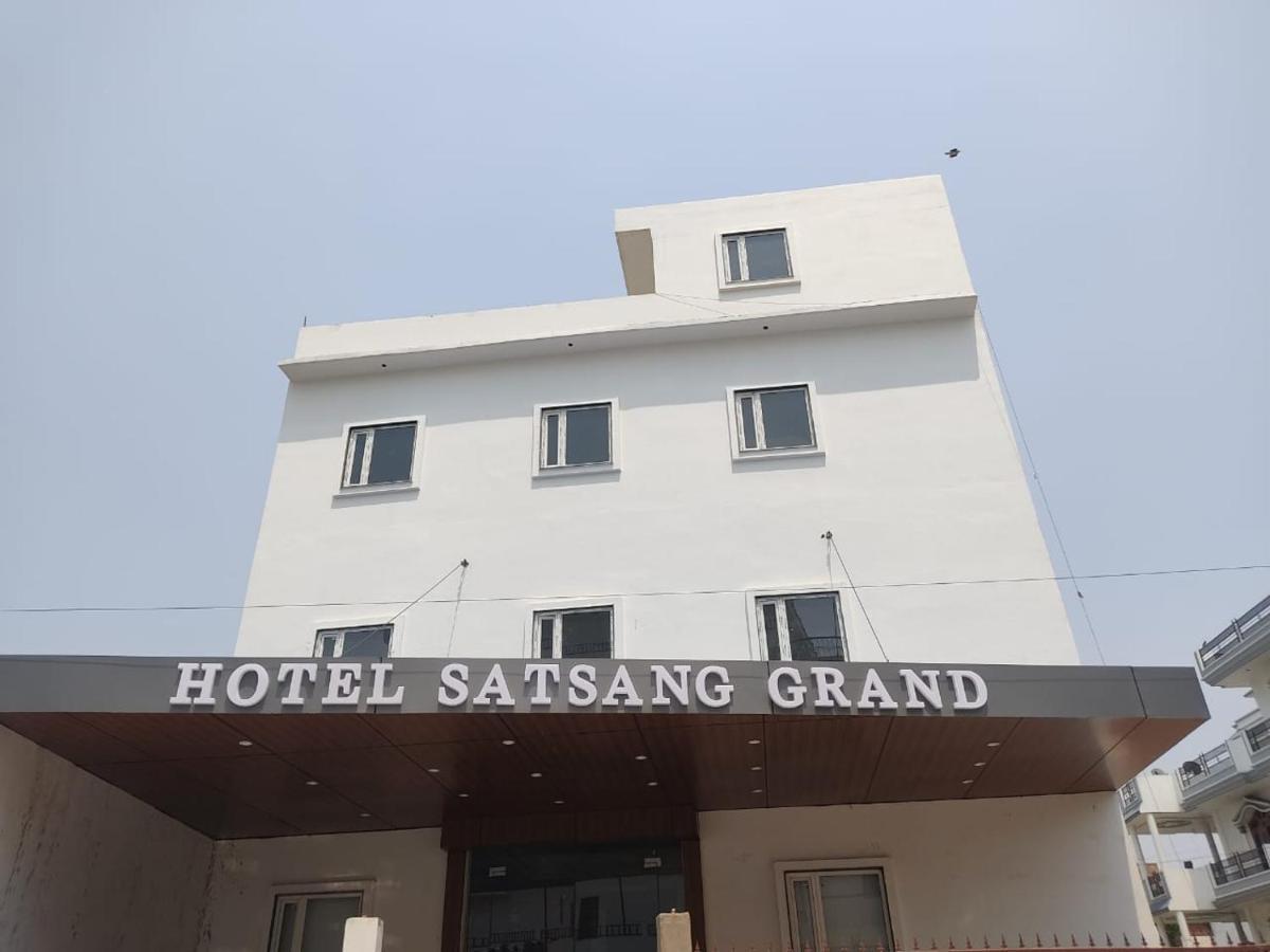 Hotel Satsang Grand พาราณสี ภายนอก รูปภาพ