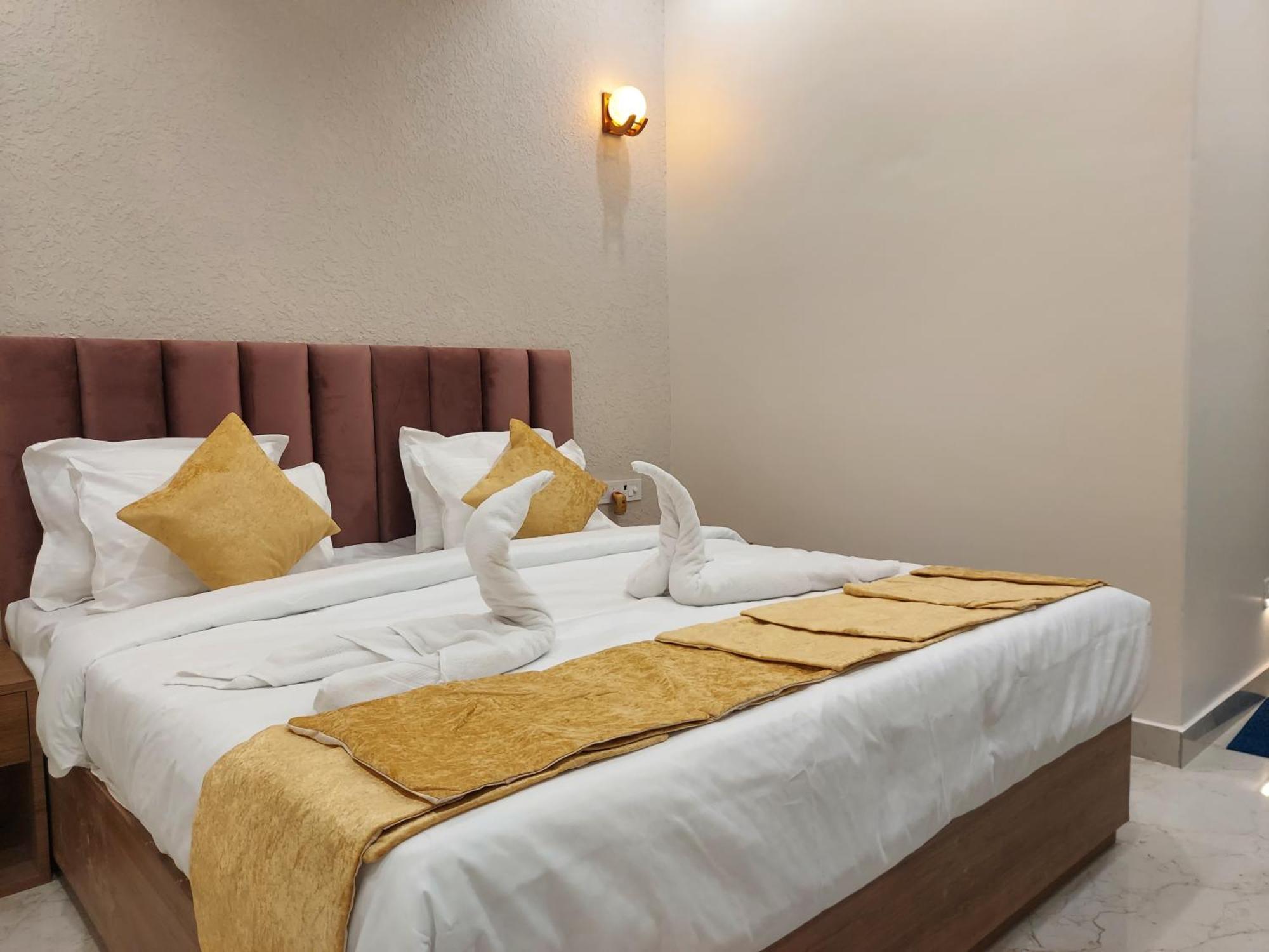 Hotel Satsang Grand พาราณสี ภายนอก รูปภาพ