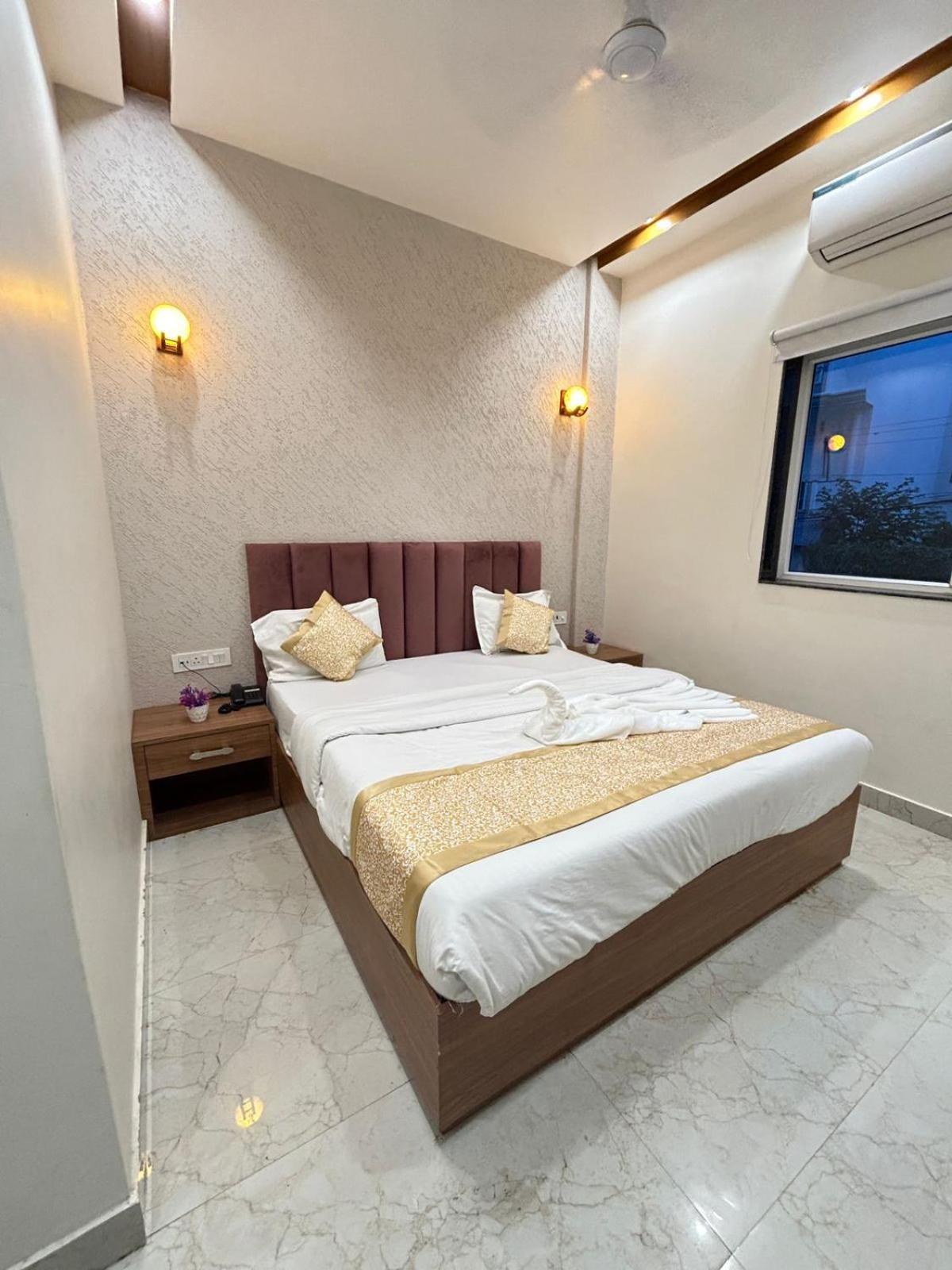 Hotel Satsang Grand พาราณสี ภายนอก รูปภาพ